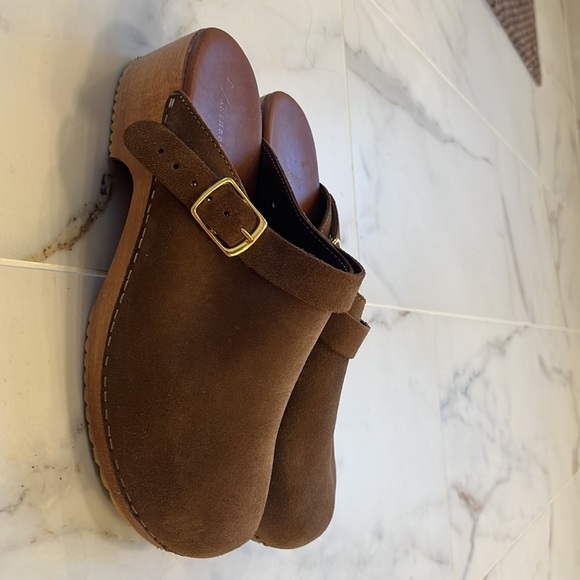 Anthropologie Classic Clog in Honey - Picture 6 of 8